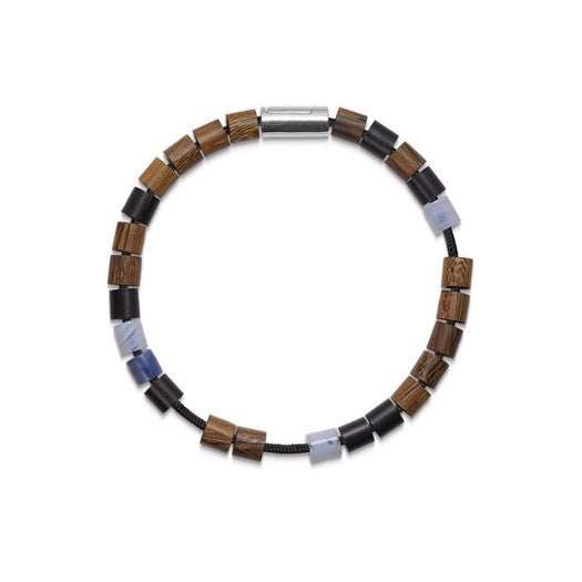 Black Sun armbånd fra Mads Z i sort nylonsnor med blondeagat, safir og driftwoodperler